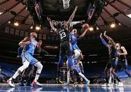 包含俄克拉荷马雷霆迎NBA常规赛关键赛，今晨遗憾出局，悬念犹存，阵容厚度经受考验的词条